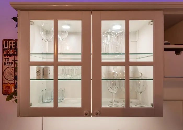 The White House 招待所 *