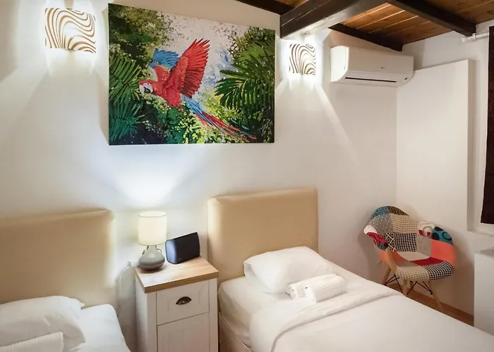 The White House 招待所 索菲亞