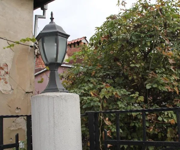 The White House 招待所 索菲亞