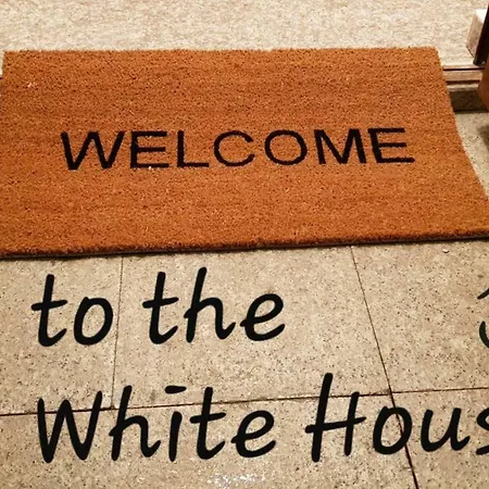 The White House Гостевой дом София