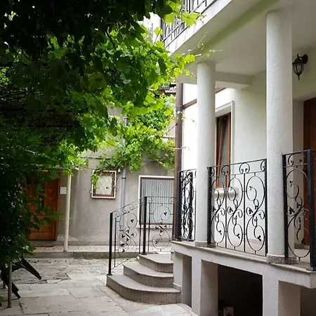 Pensjonat The White House *