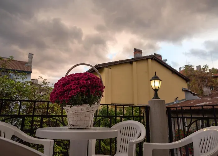 The White House Pensión *